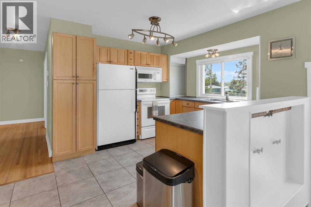 1 Thorncliffe Crescent NW - 12