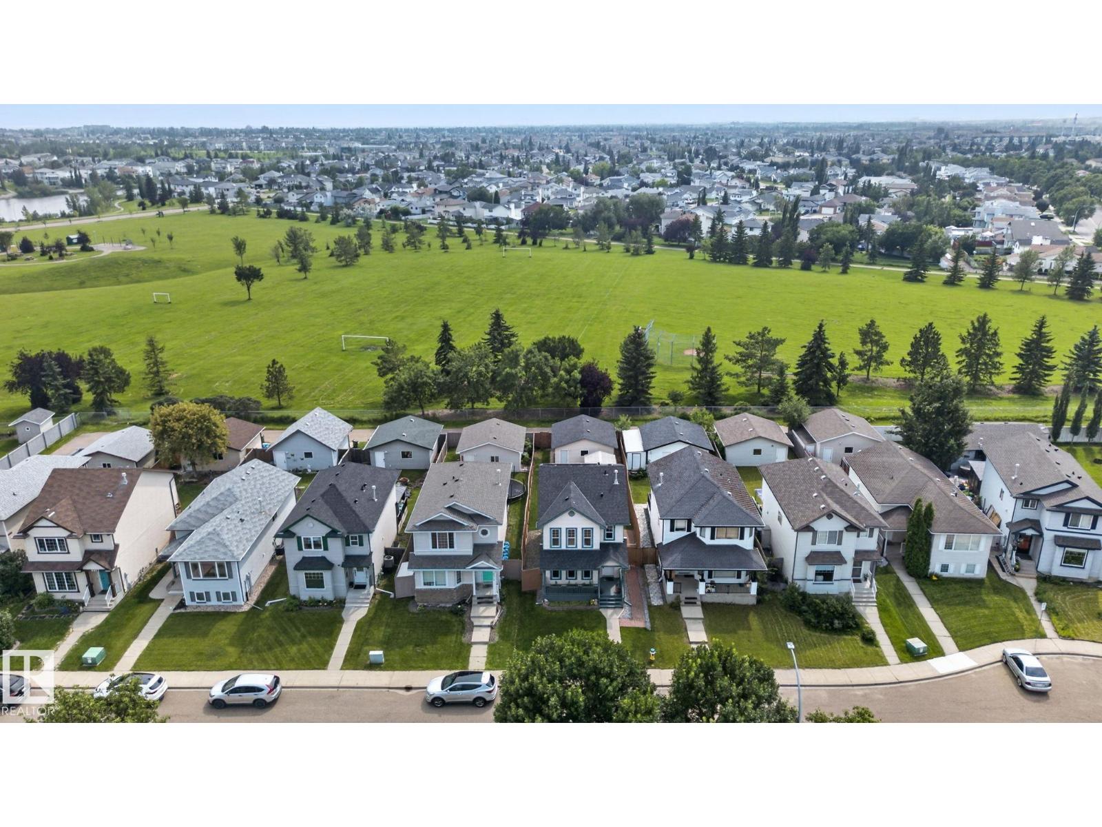 8923 173 AV NW, Klarvatten, Edmonton photo 2