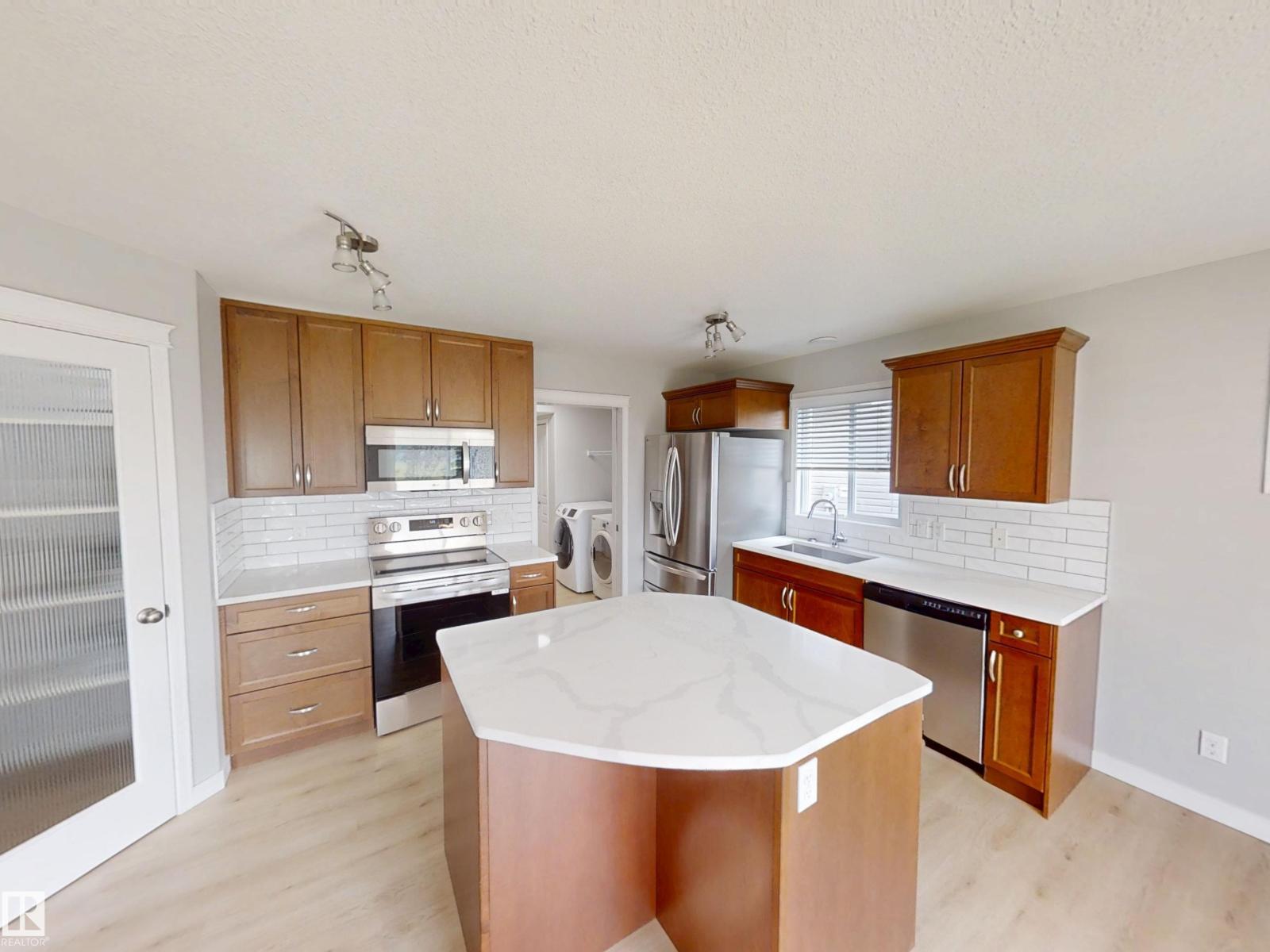 21107 58 AV NW, The Hamptons, Edmonton photo 2