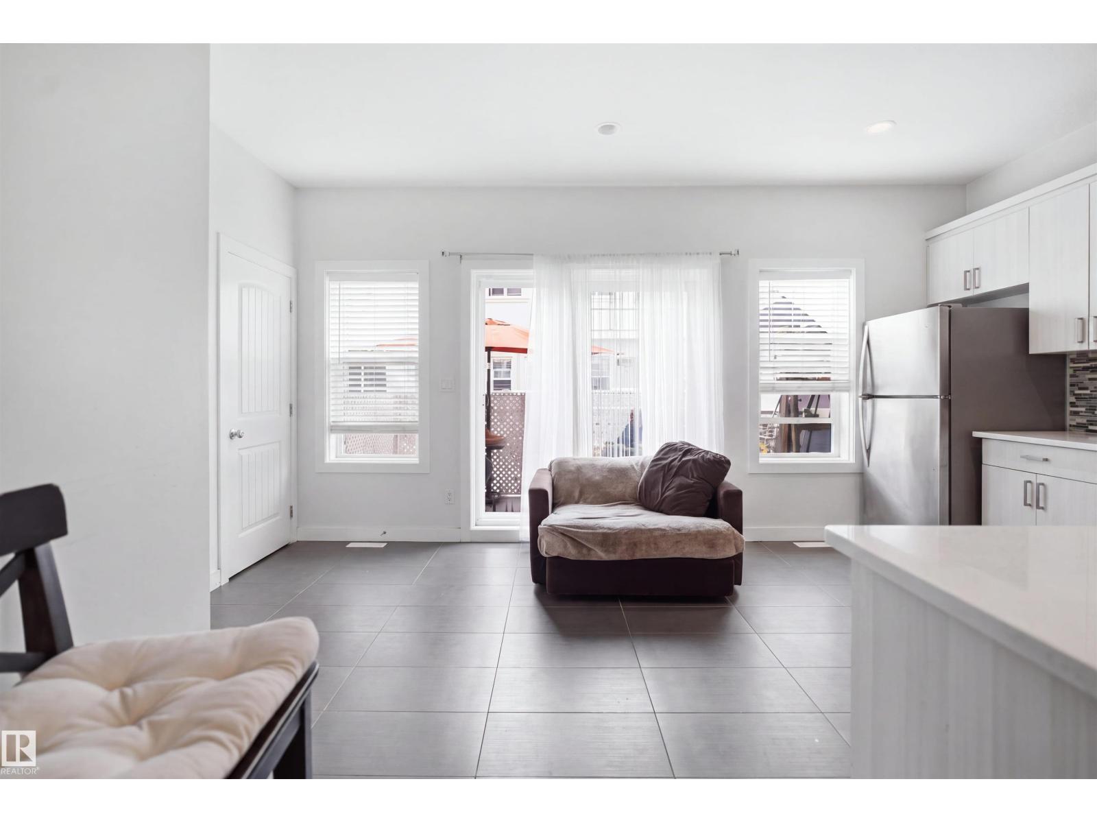 #22 723 172 ST SW - 8