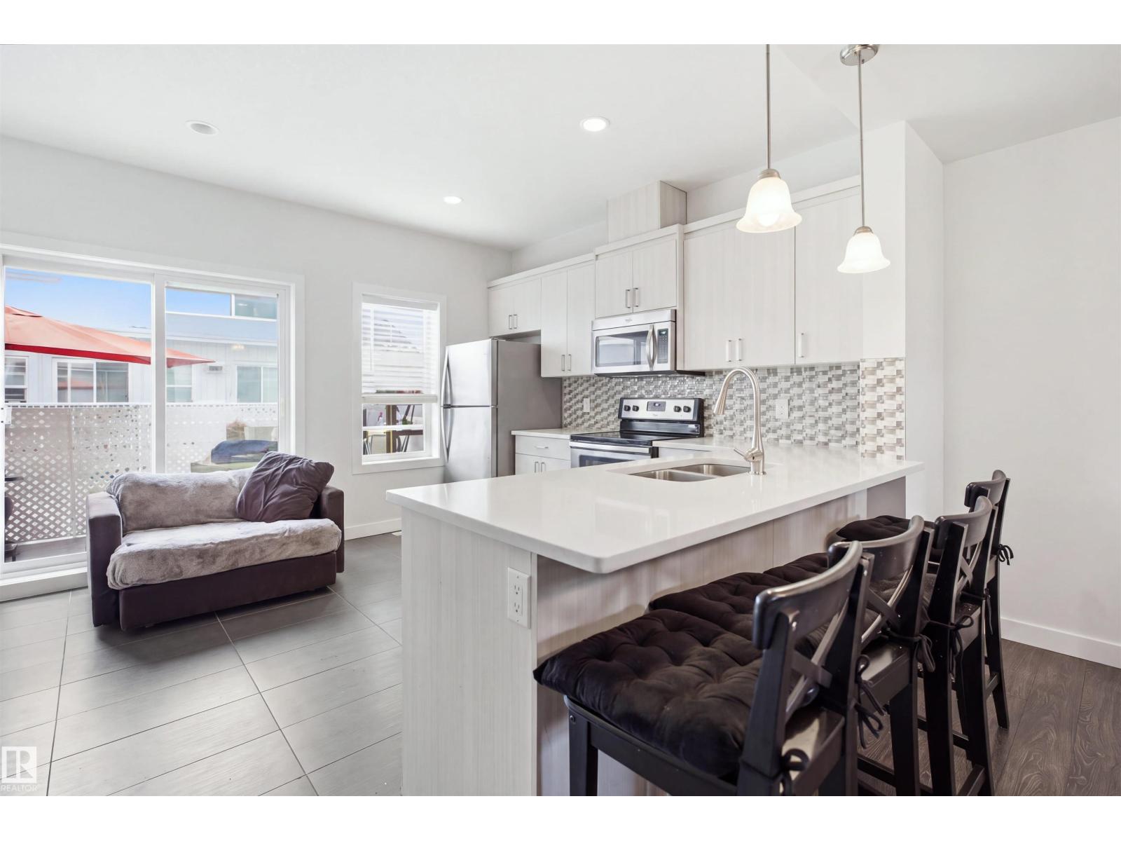 #22 723 172 ST SW - 4