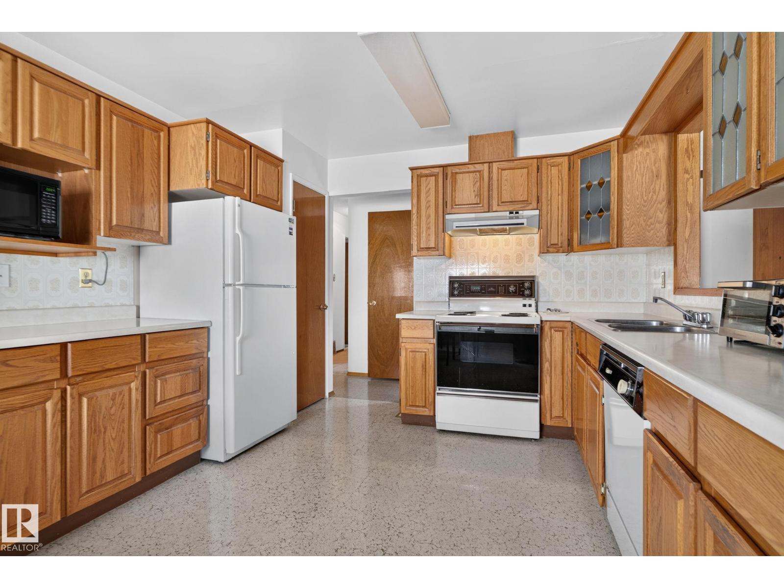 6012 145 AV NW - 16