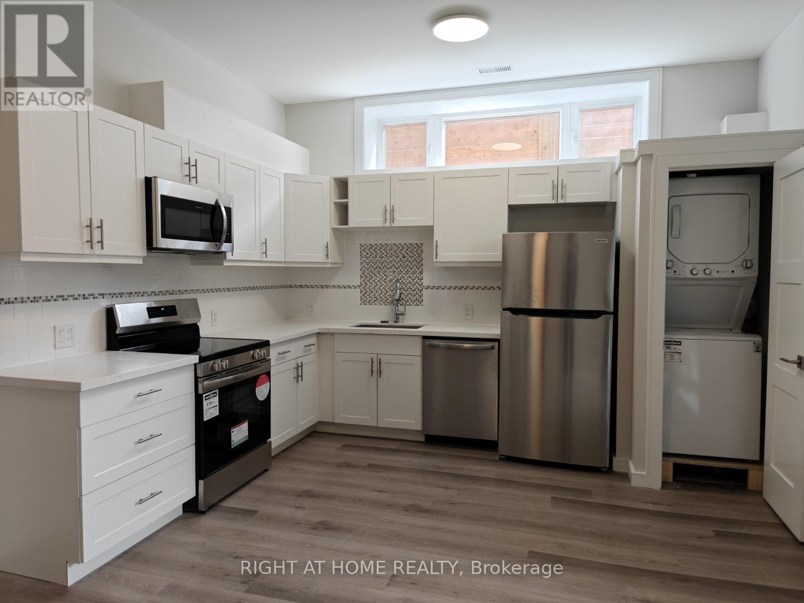 BSMT - 3515 ST CLAIR AVENUE E
