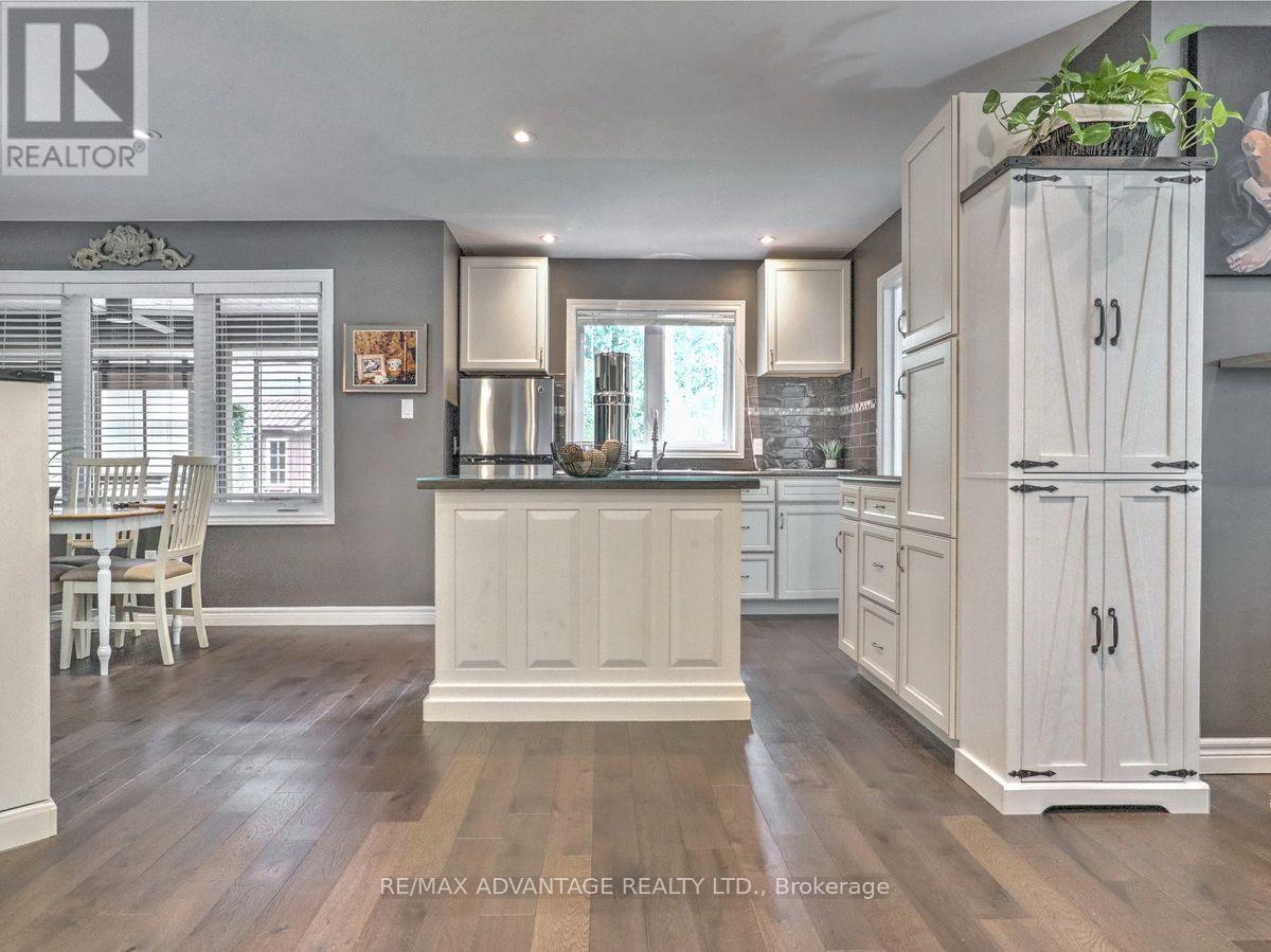 467 JELLICOE CRESCENT - 25
