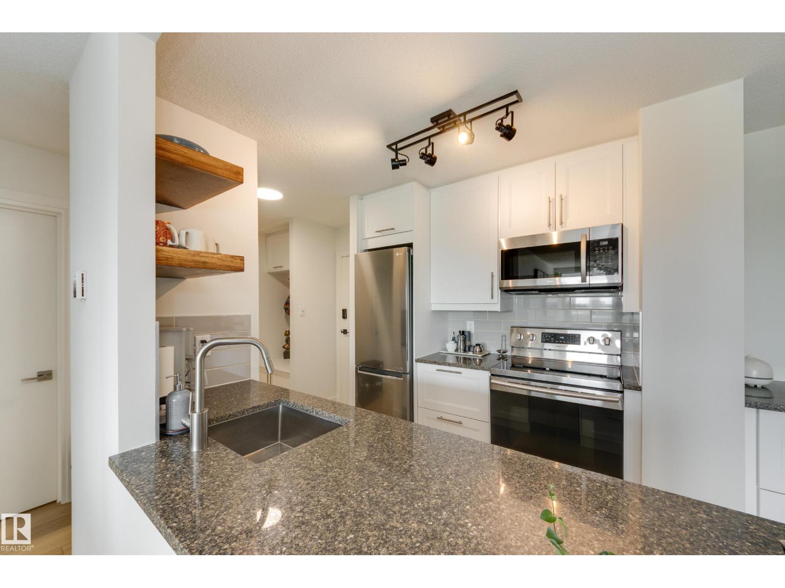 #502 9835 113 ST NW - Image 25