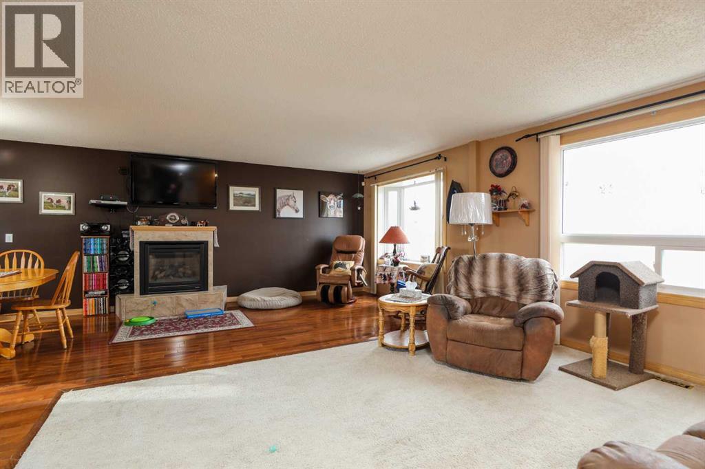 210 Macewan Street - 2