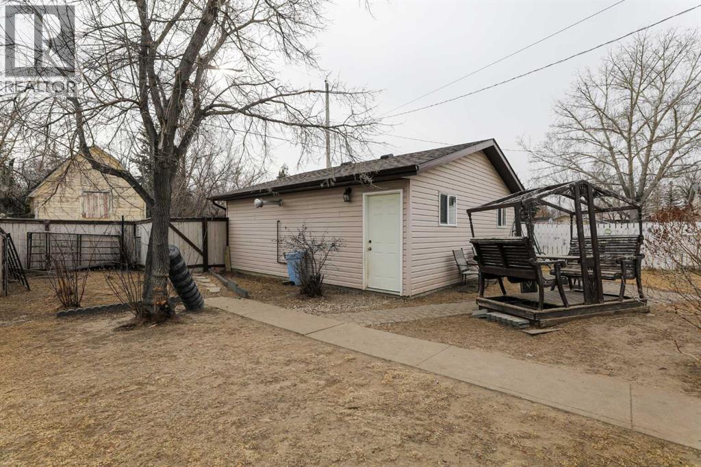 210 Macewan Street - 24
