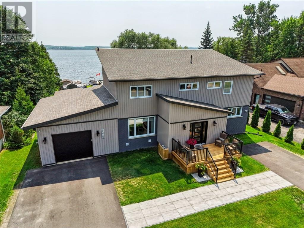 121 W Laurier