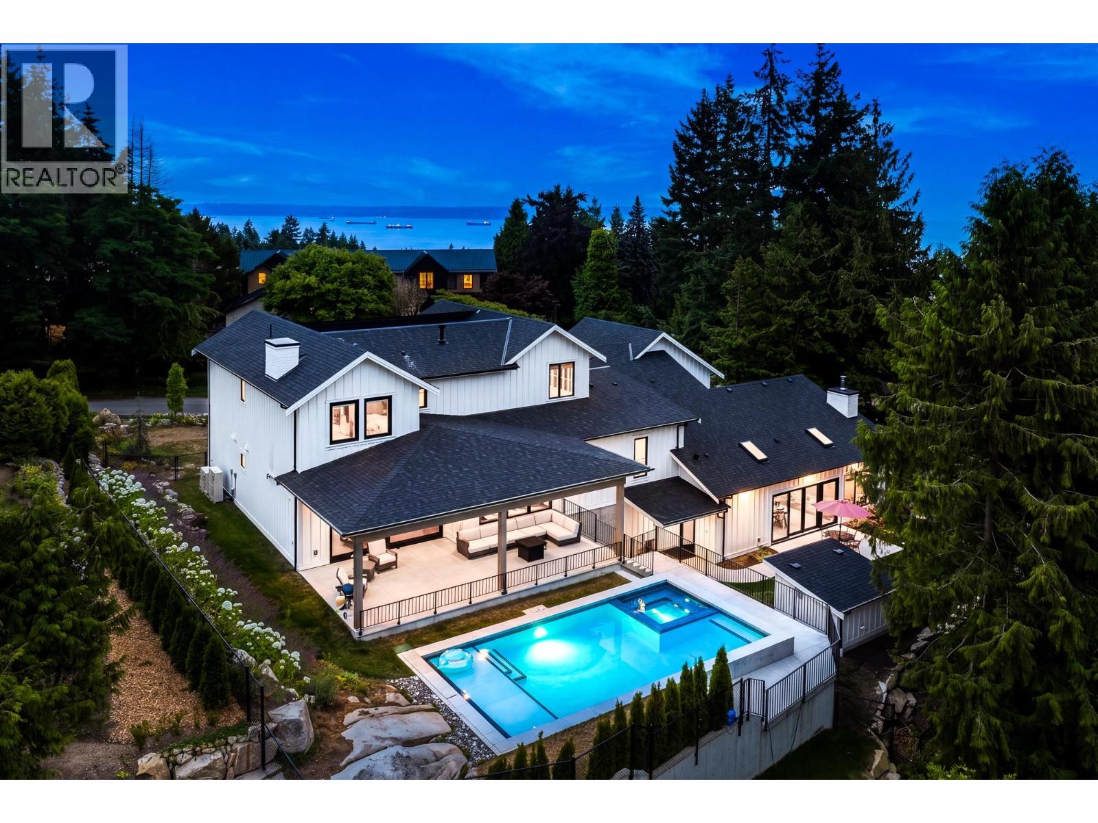 4597 WOODGREEN DRIVE, West Vancouver