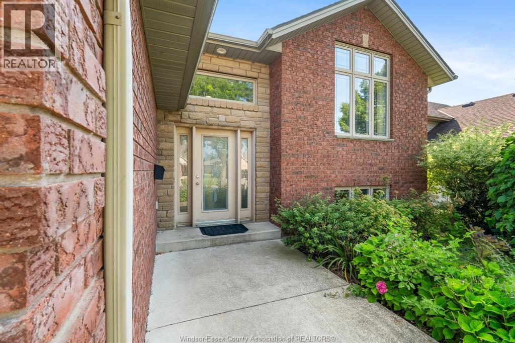 102 Joanne COURT - 4