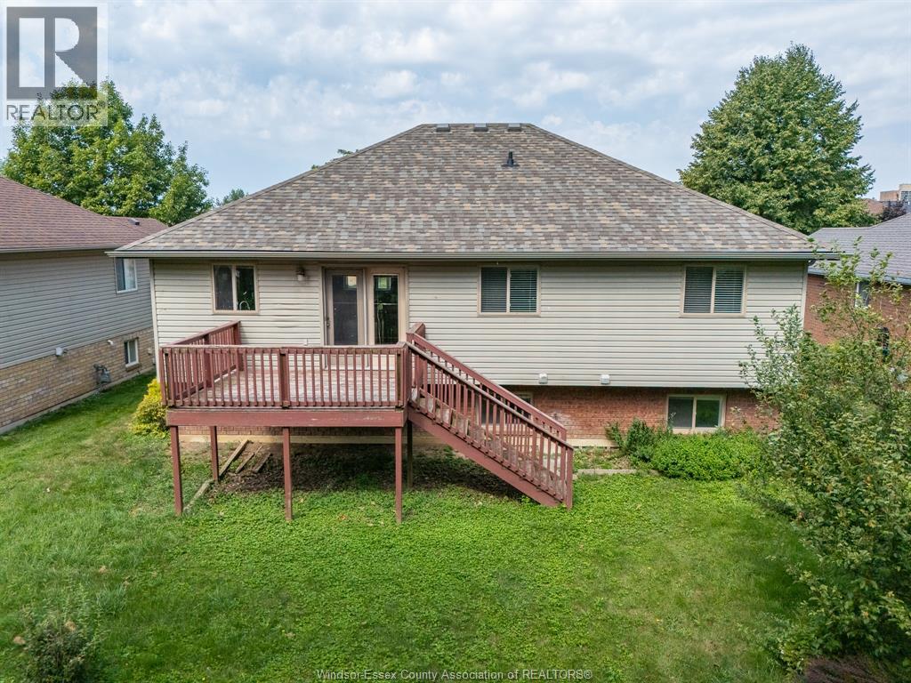 102 Joanne COURT - 7