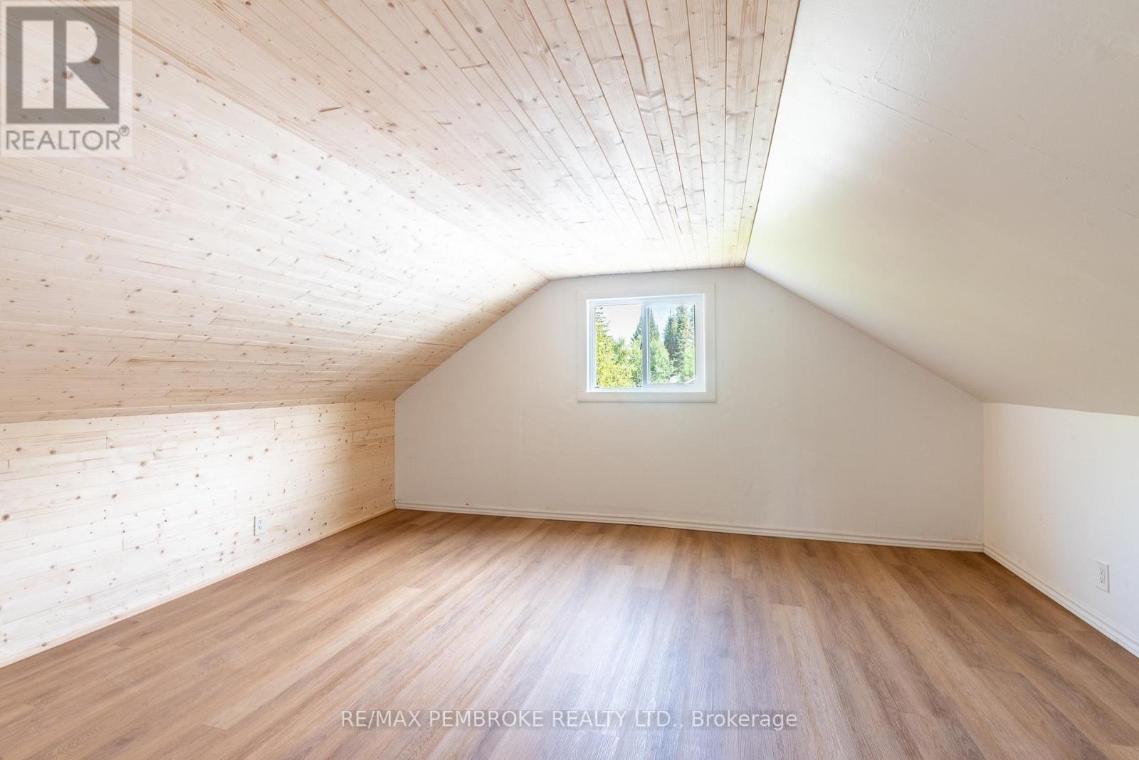 32560 HIGHWAY - Image 26