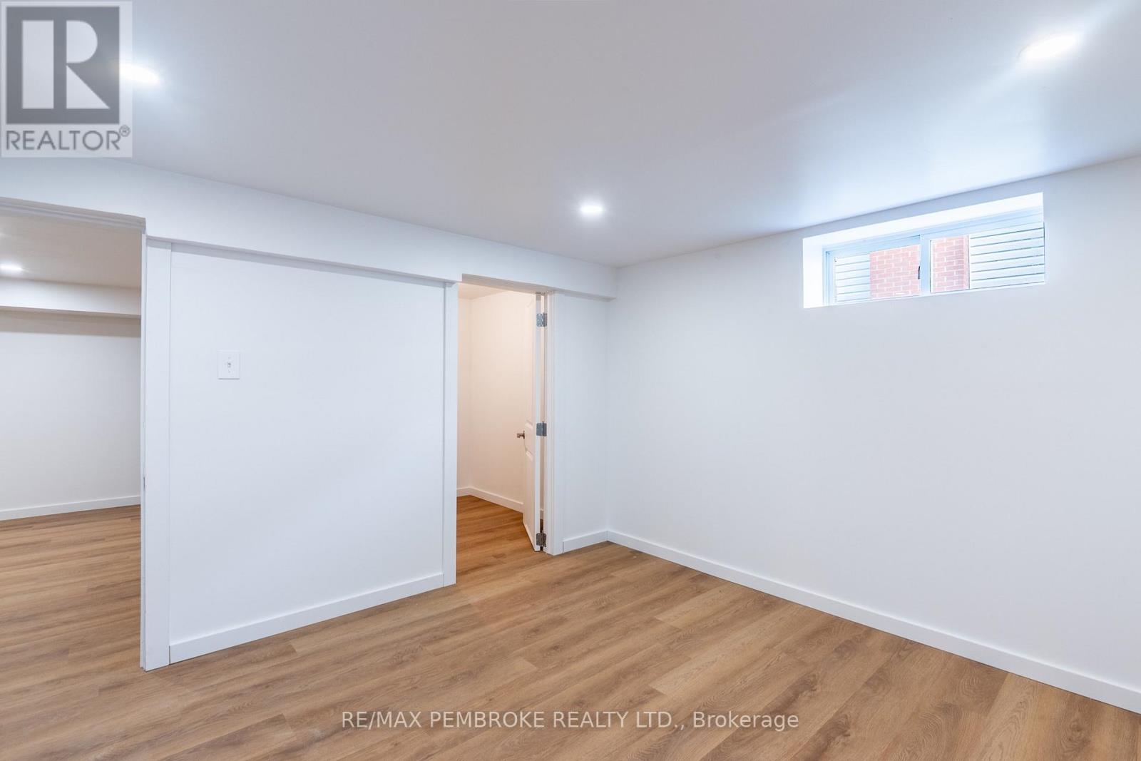32560 HIGHWAY - Image 31