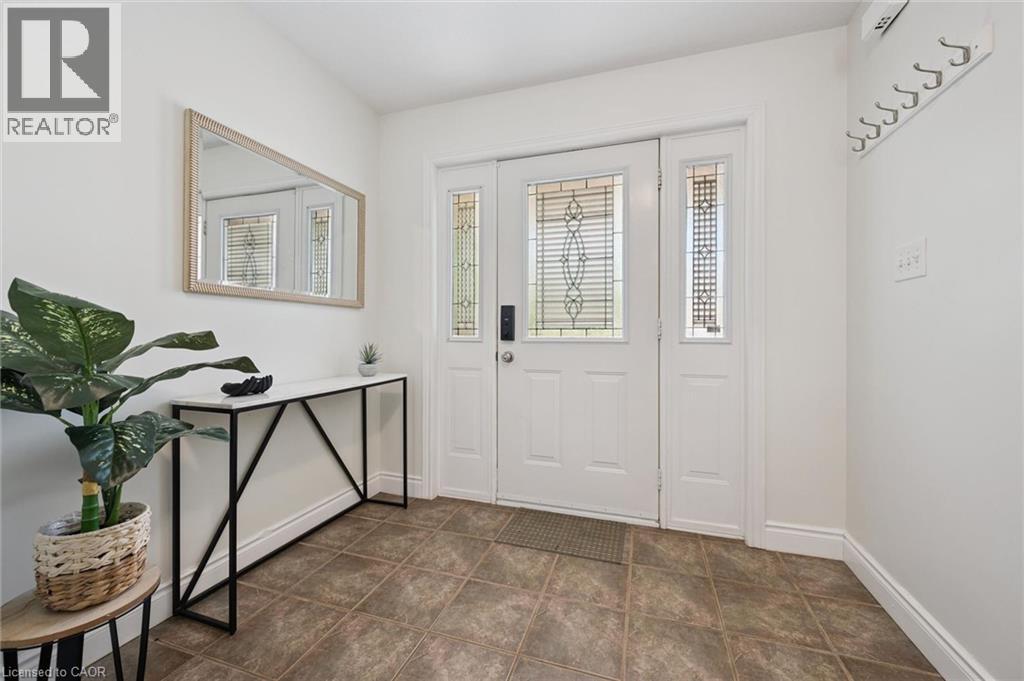 575 VIOLET Street — photo 2