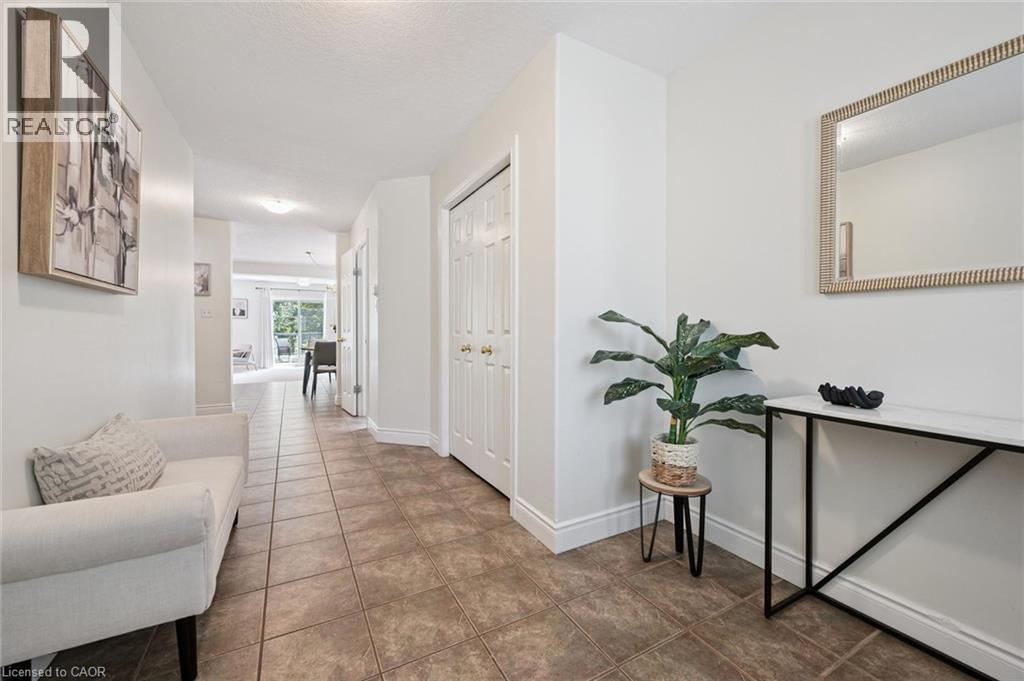 575 VIOLET Street — photo 3