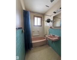 5617 50 St, Vegreville, AB T9C1H7 Photo 10