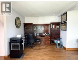 Living room/Fireplace - 8192 Petrolia Line, Brooke Alvinston, ON N0N1A0 Photo 9