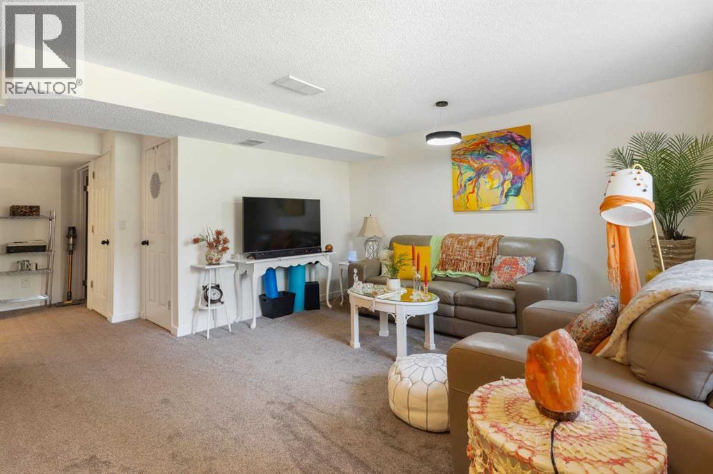 151 Citadel Close NW - 31