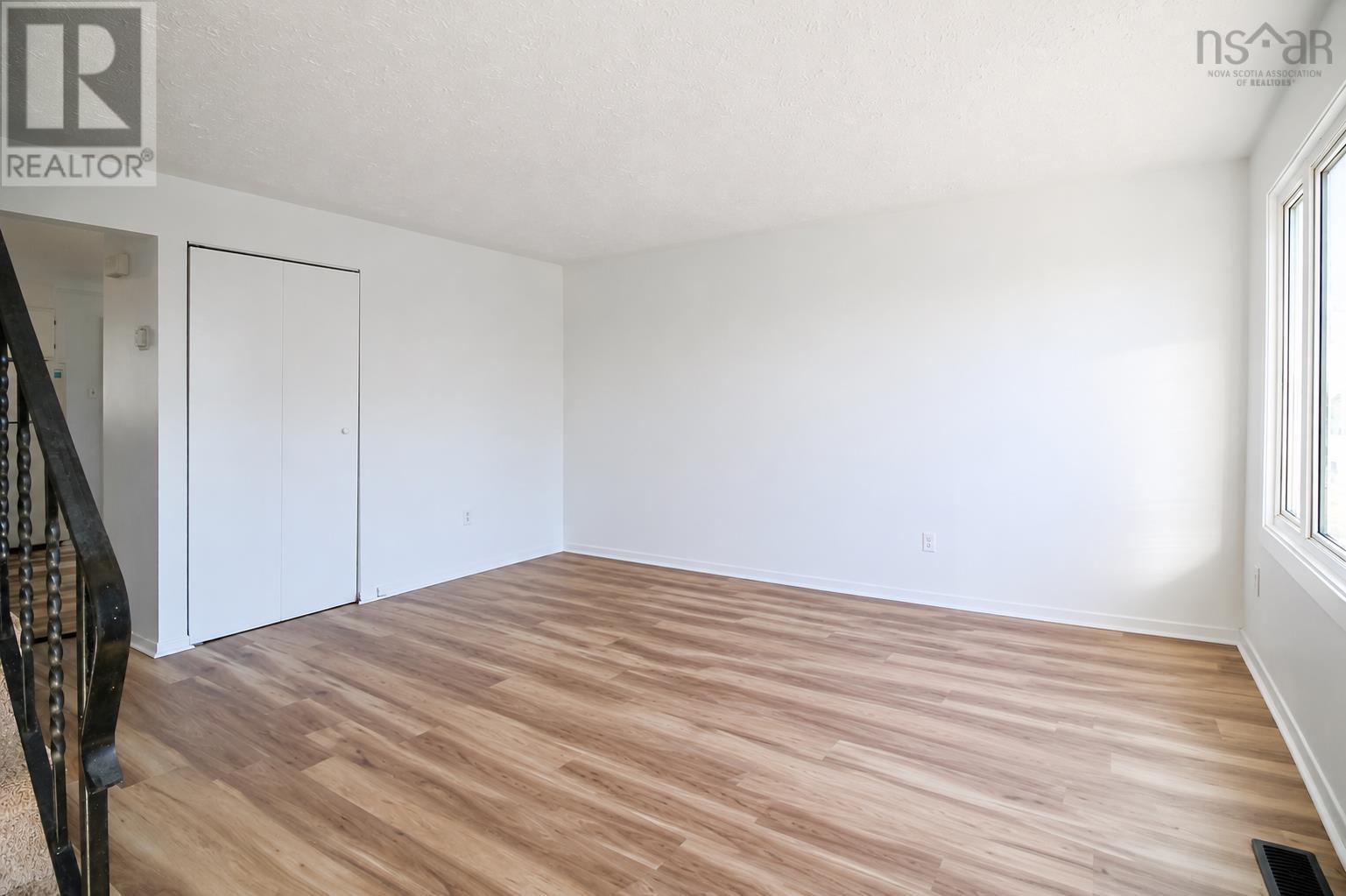 36 Regal Road - 9