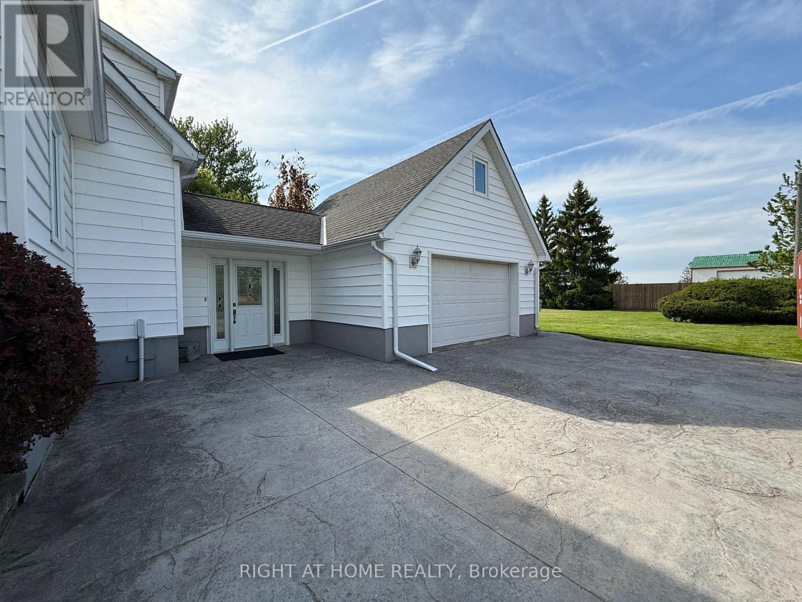8192 PETROLIA LINE - Image 33