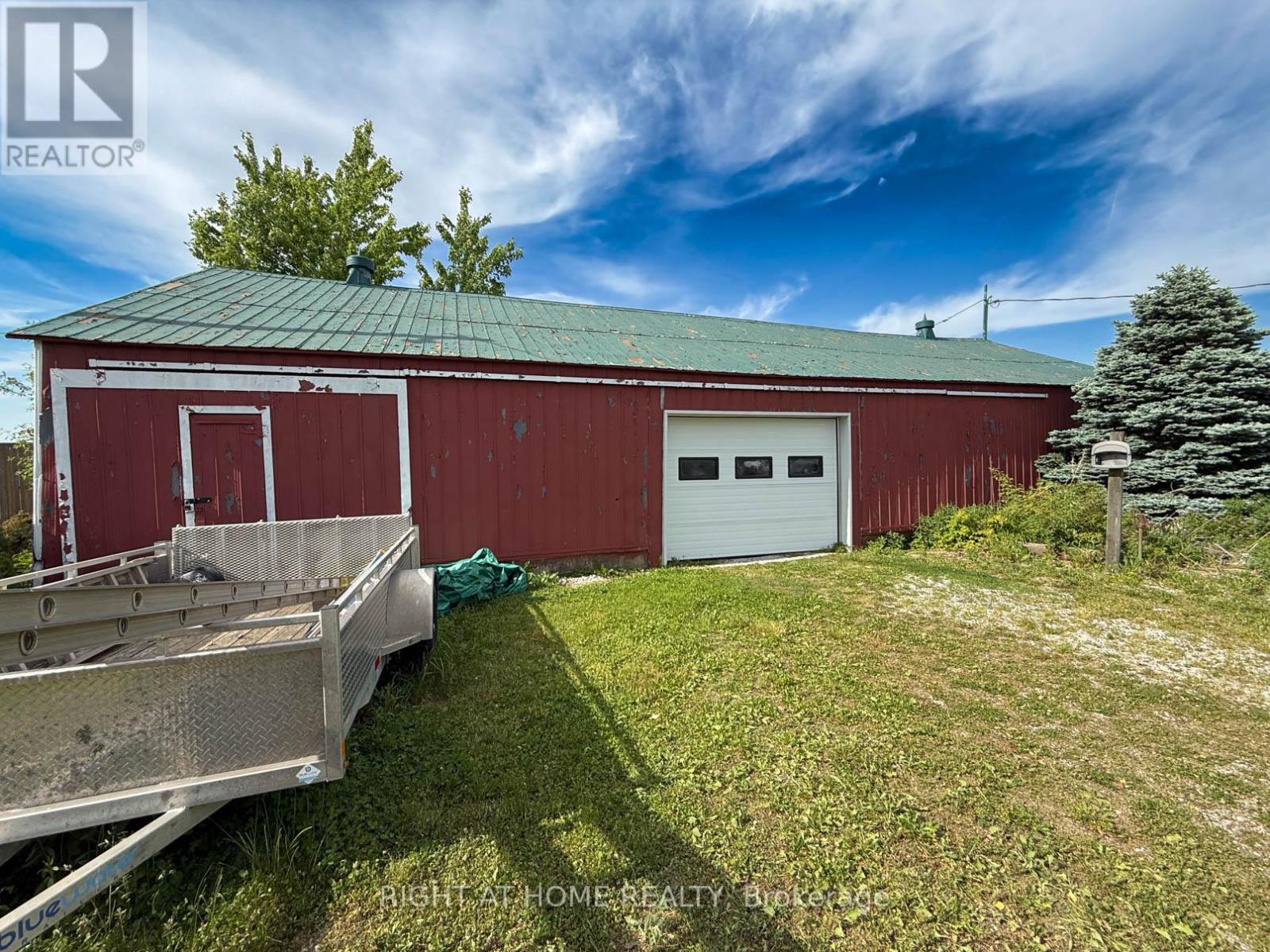 8192 PETROLIA LINE - 34