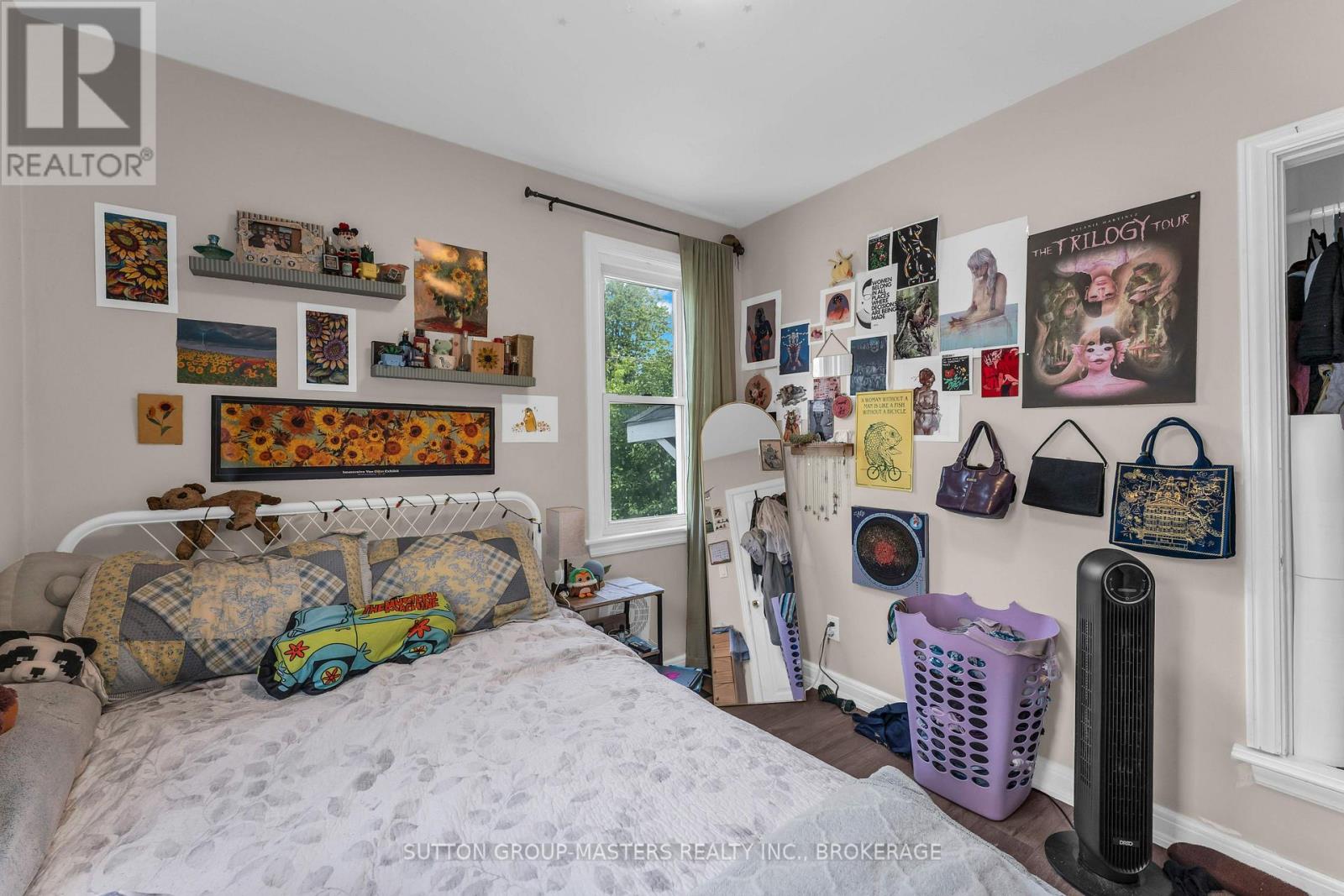 22 WESTDALE AVENUE W - 22