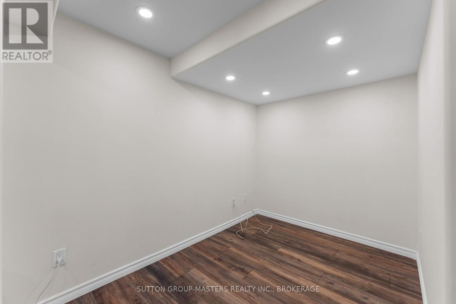 22 WESTDALE AVENUE W - 31