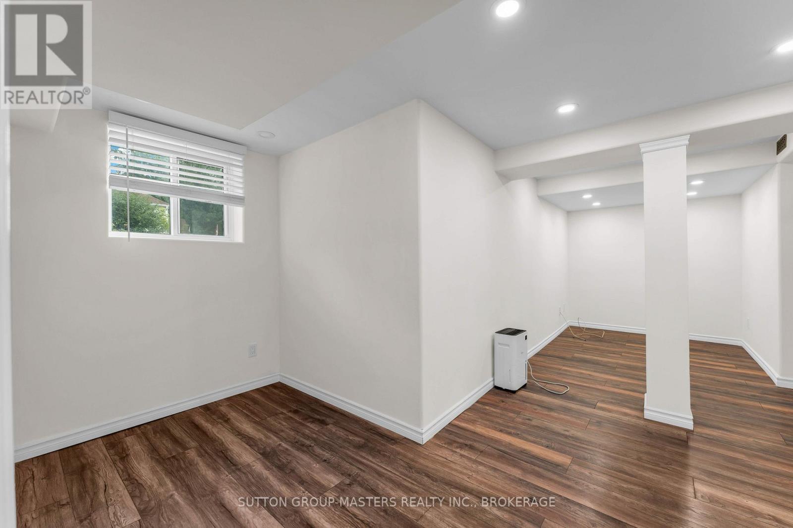 22 WESTDALE AVENUE W - 32