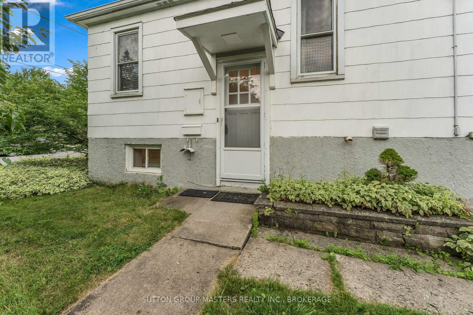 22 WESTDALE AVENUE W - 44