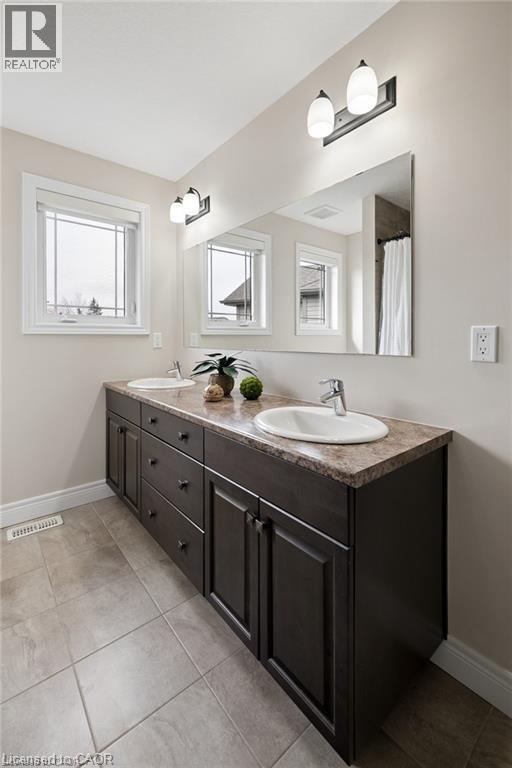 10 SPARROW Crescent - 33