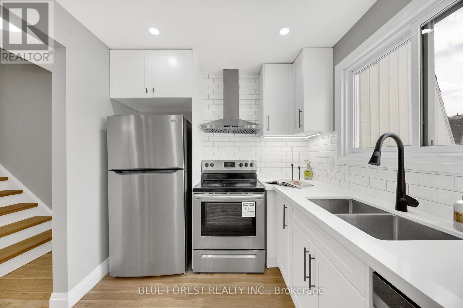 #UNIT 6 40 FAIRFAX COURT - Image 18