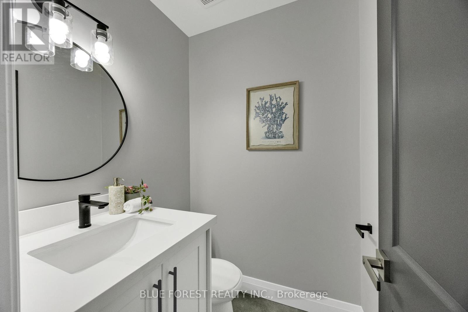 #UNIT 6 40 FAIRFAX COURT - Image 32