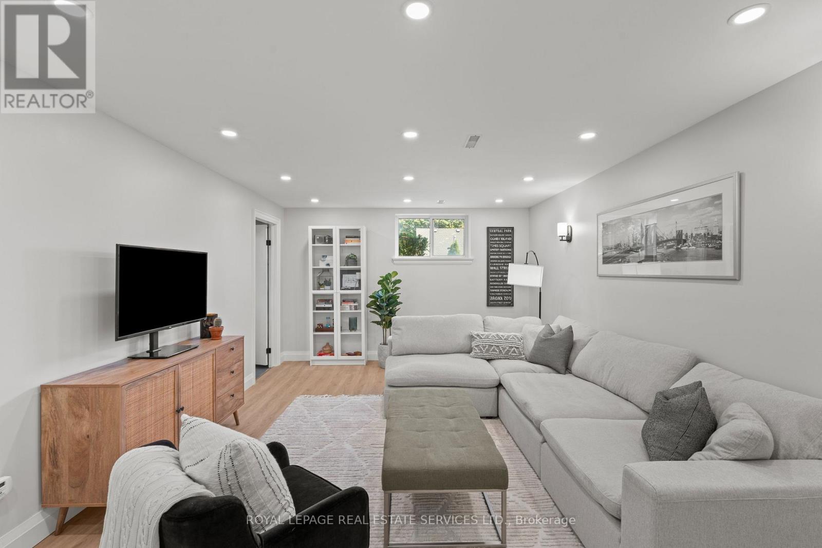 1348 JANINA BOULEVARD - 24