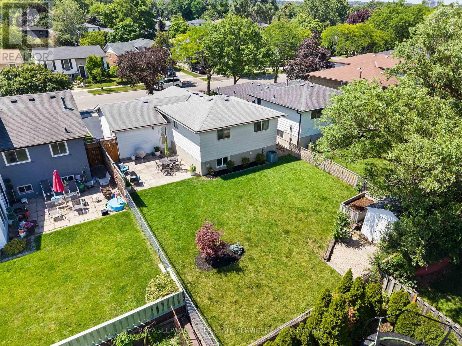 1348 JANINA BOULEVARD - 35