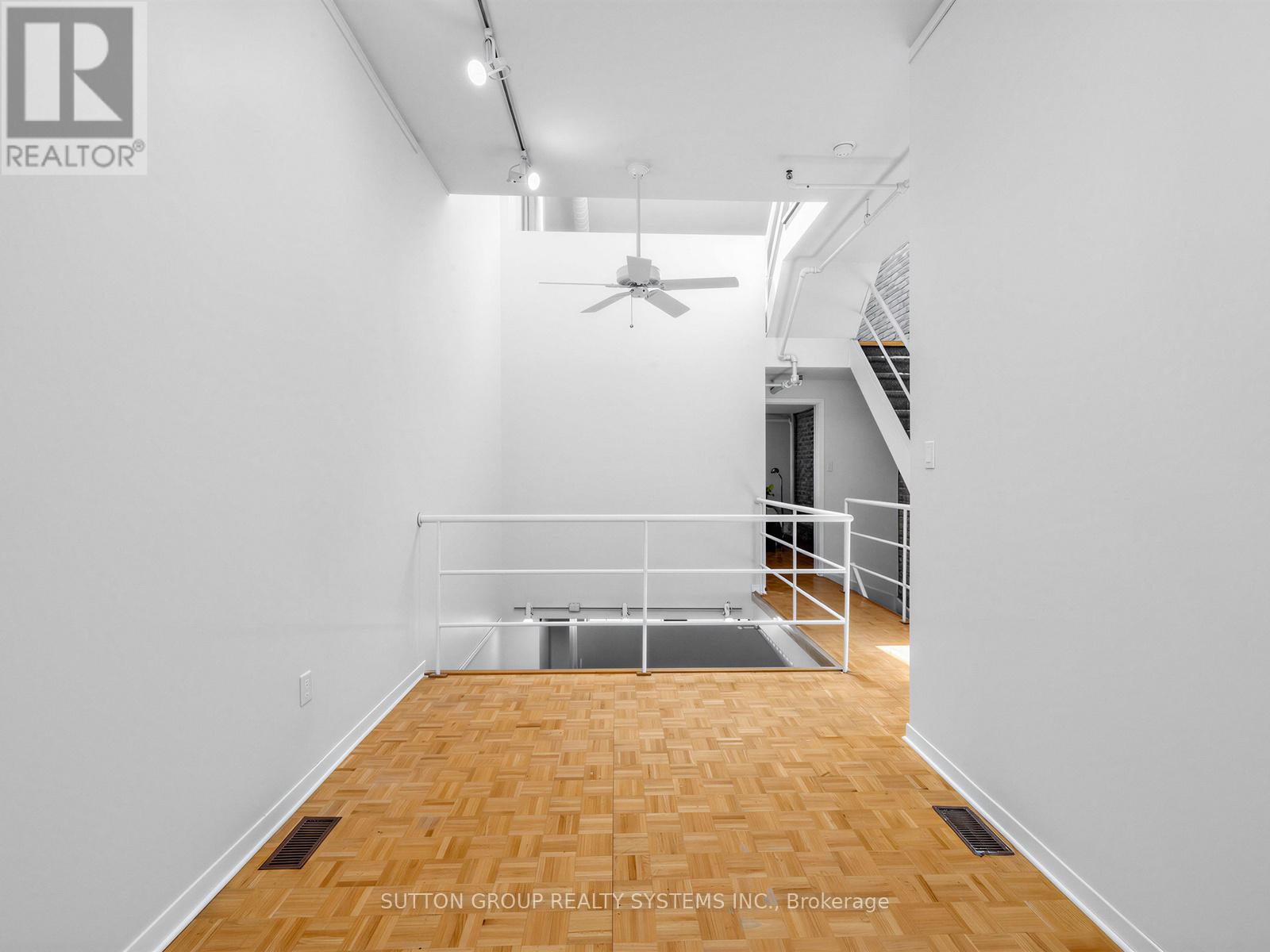 #5 6 BARTLETT AVENUE W - 18