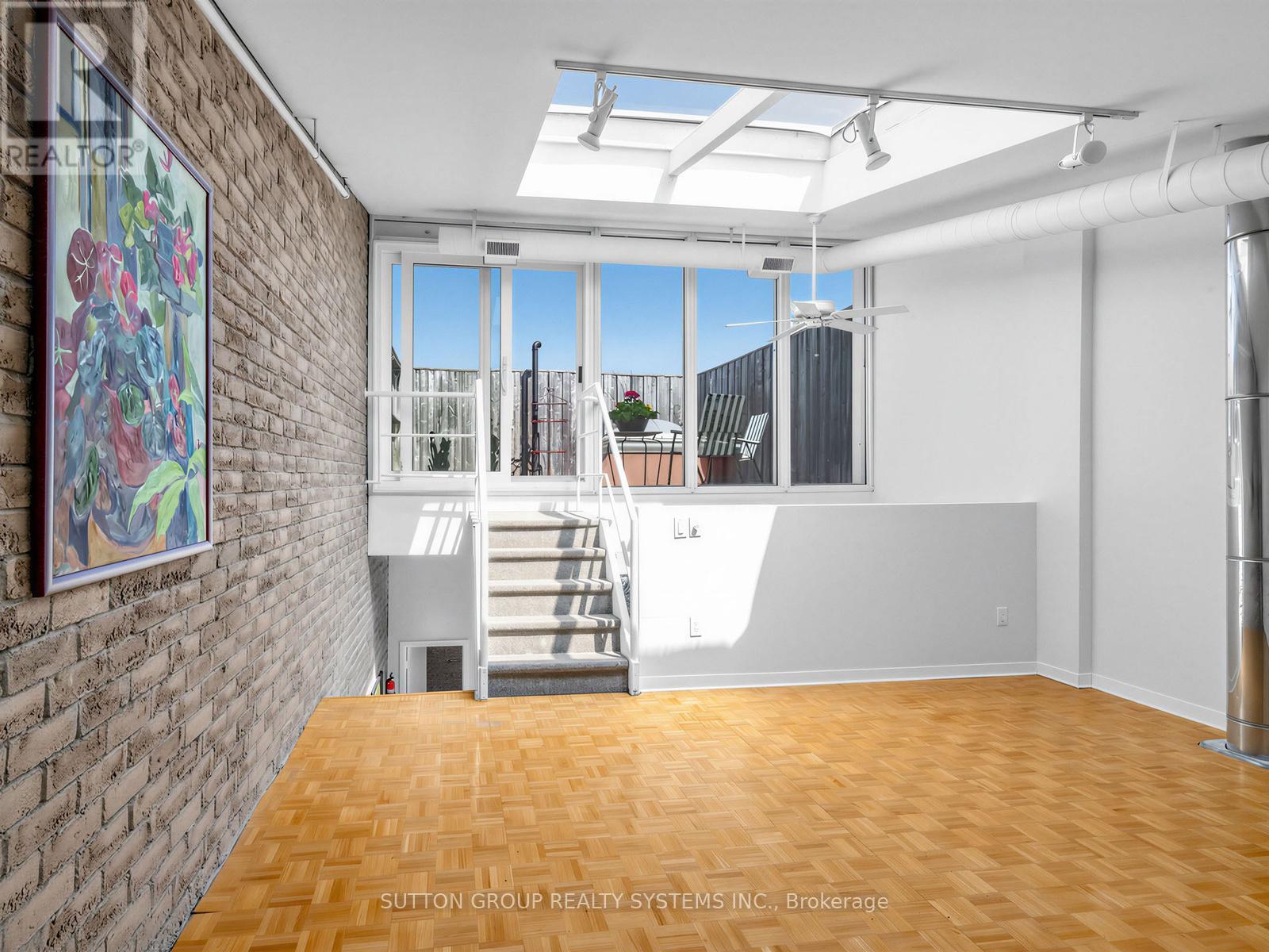 #5 6 BARTLETT AVENUE W - 23