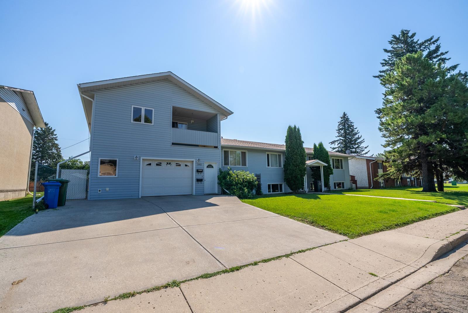 3907 3905 54 Street