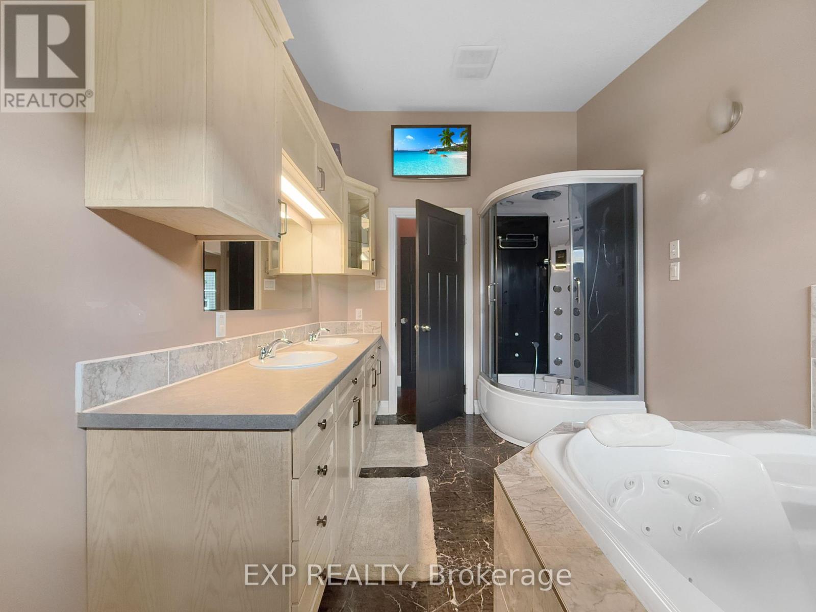 17 GREENFIELD COURT - 16