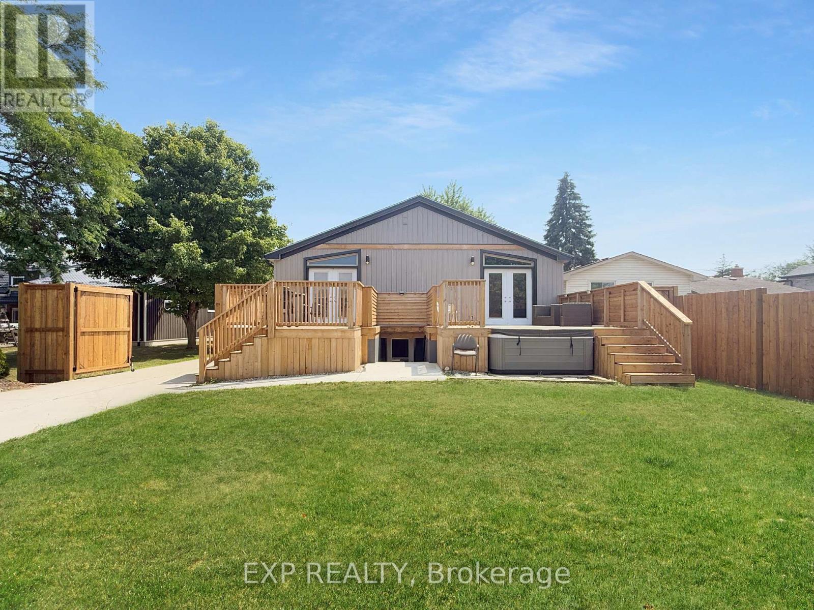 17 GREENFIELD COURT - 28
