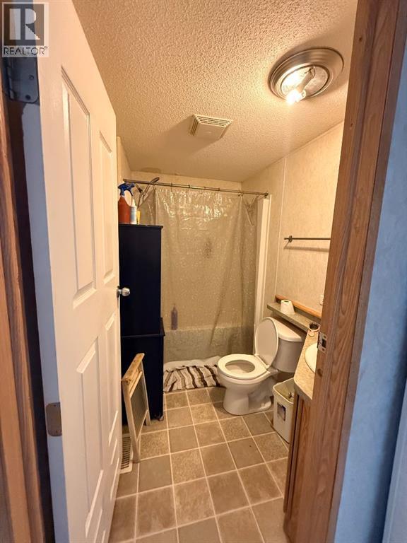 5104 48 Ave - 15