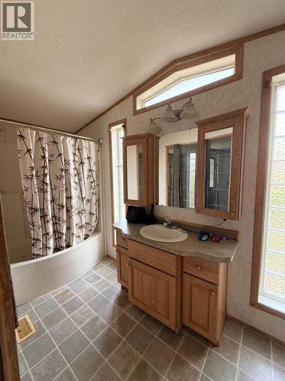 5104 48 Ave - Image 11