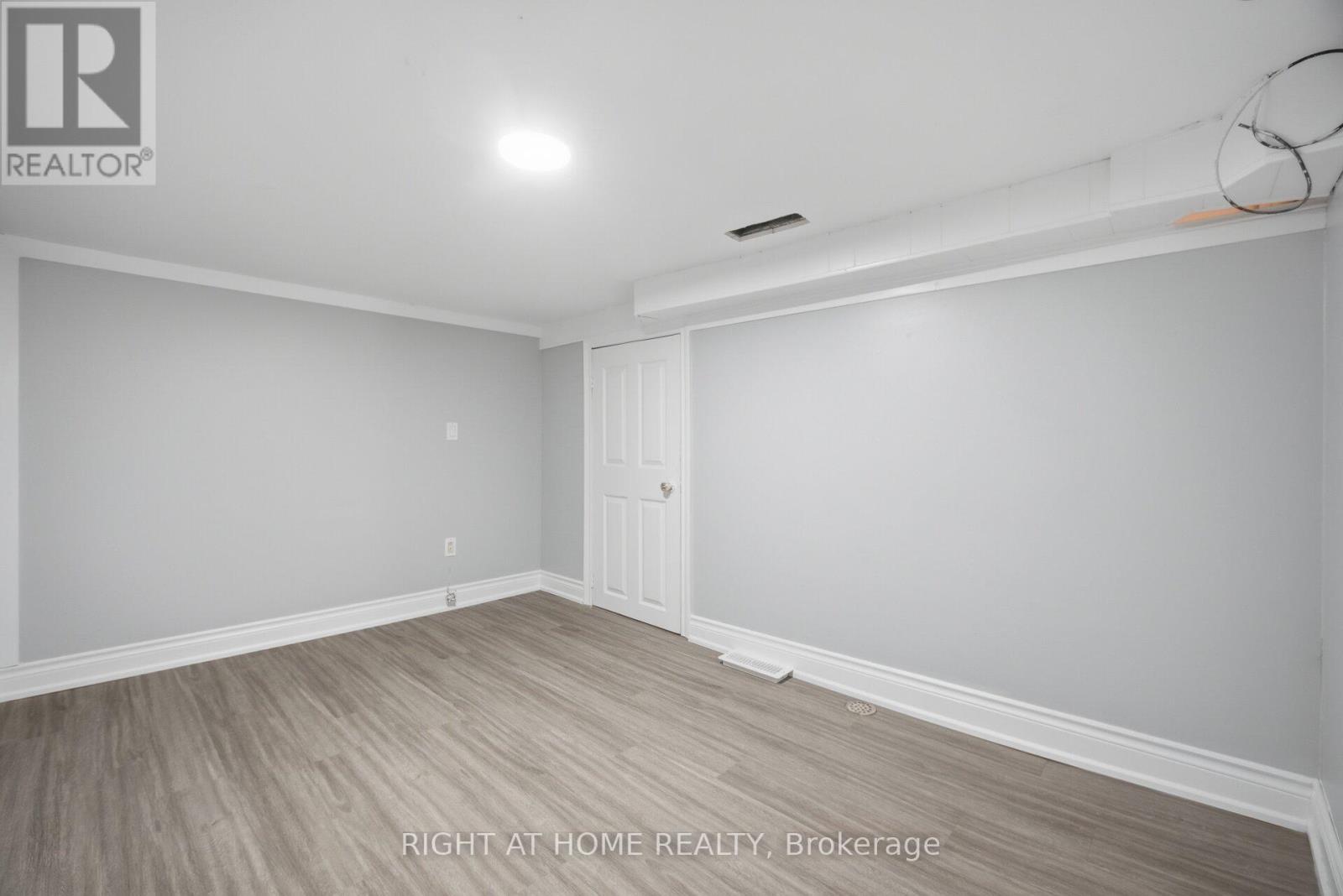 20 ROCKWELL AVENUE - 15