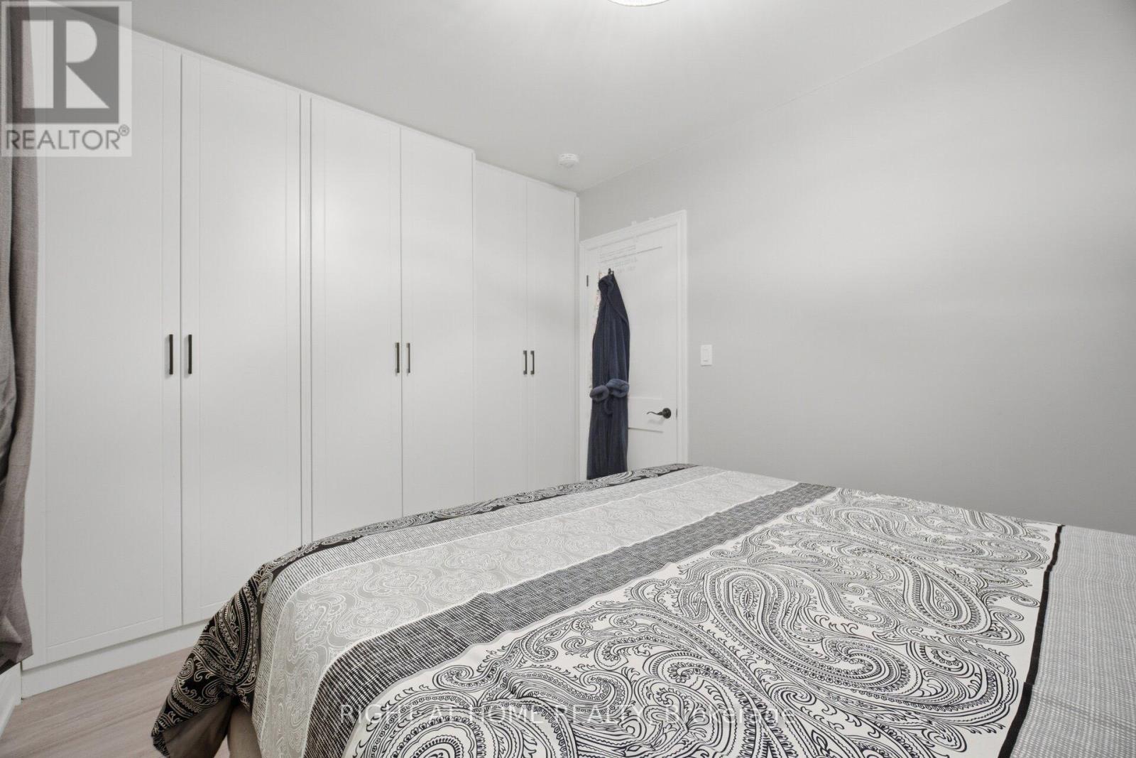 20 ROCKWELL AVENUE - 9