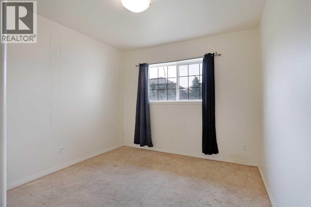 12 Upland Place W - 28