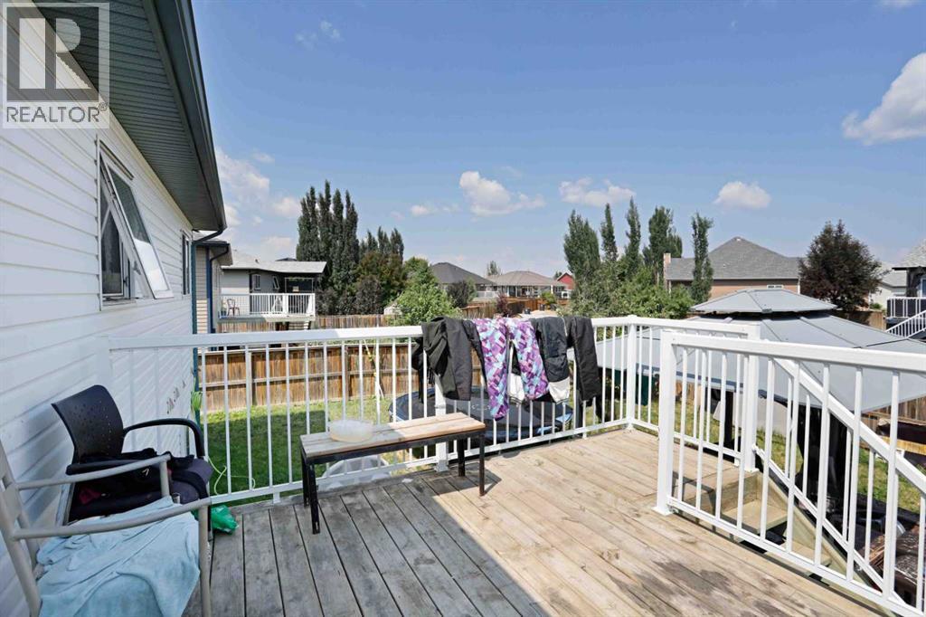 12 Upland Place W - 34