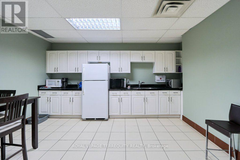 #903 263 WELLINGTON STREET W - 32