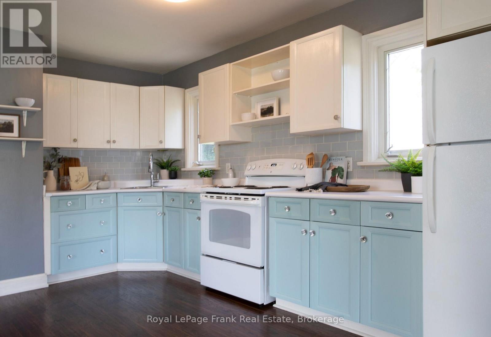 100 ADMIRAL ROAD - 10