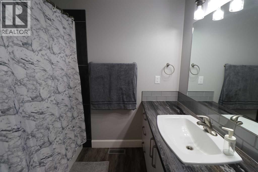 1504 B 19 Avenue - 16
