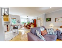 73 Hillview Drive East Drive thumbnail 11