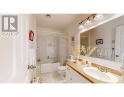 73 Hillview Drive East Drive thumbnail 18